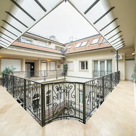 Prime Elegance On Andrassy Str 41 Boedapest